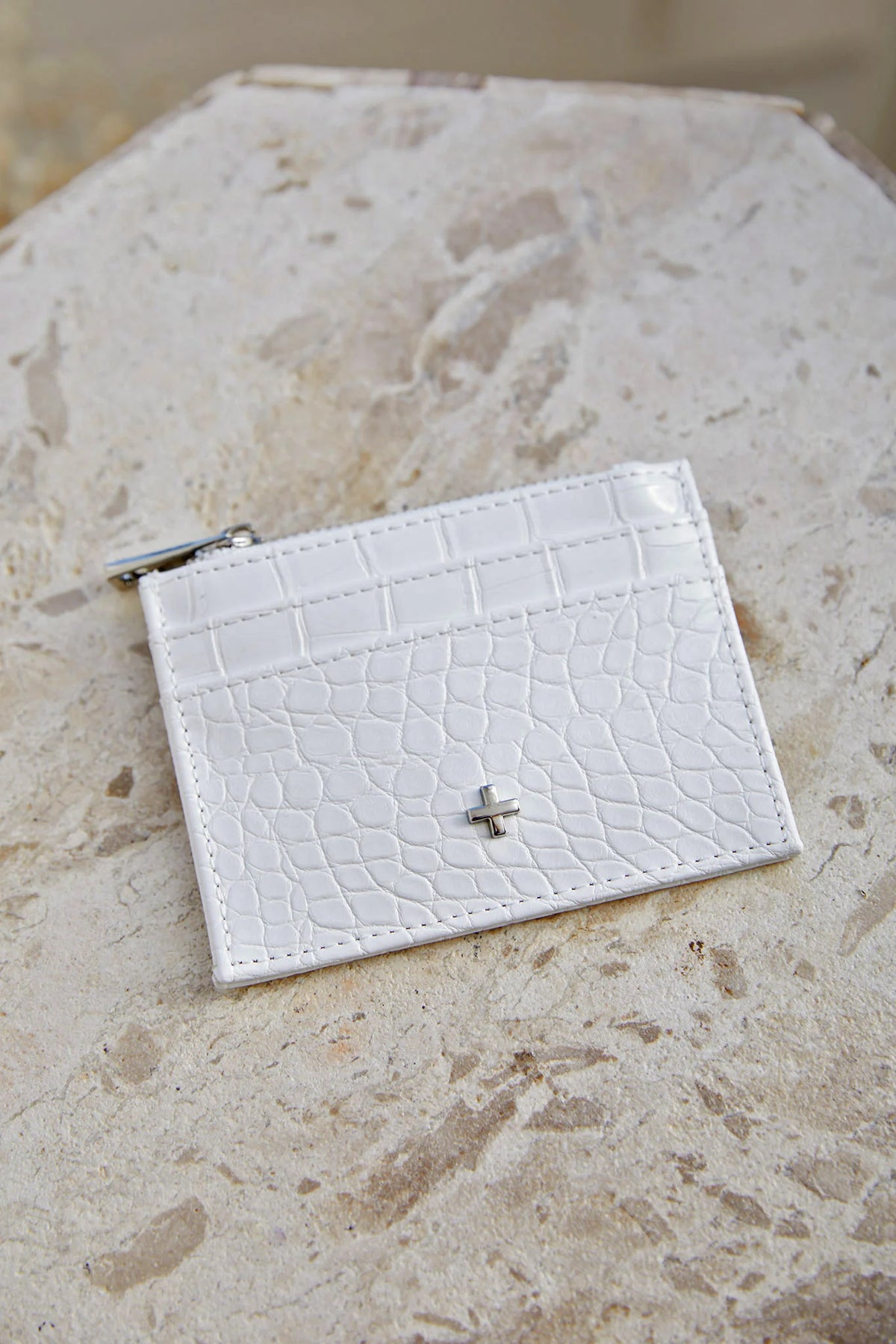 Peta And Jain Raya Embossed Card Holder White