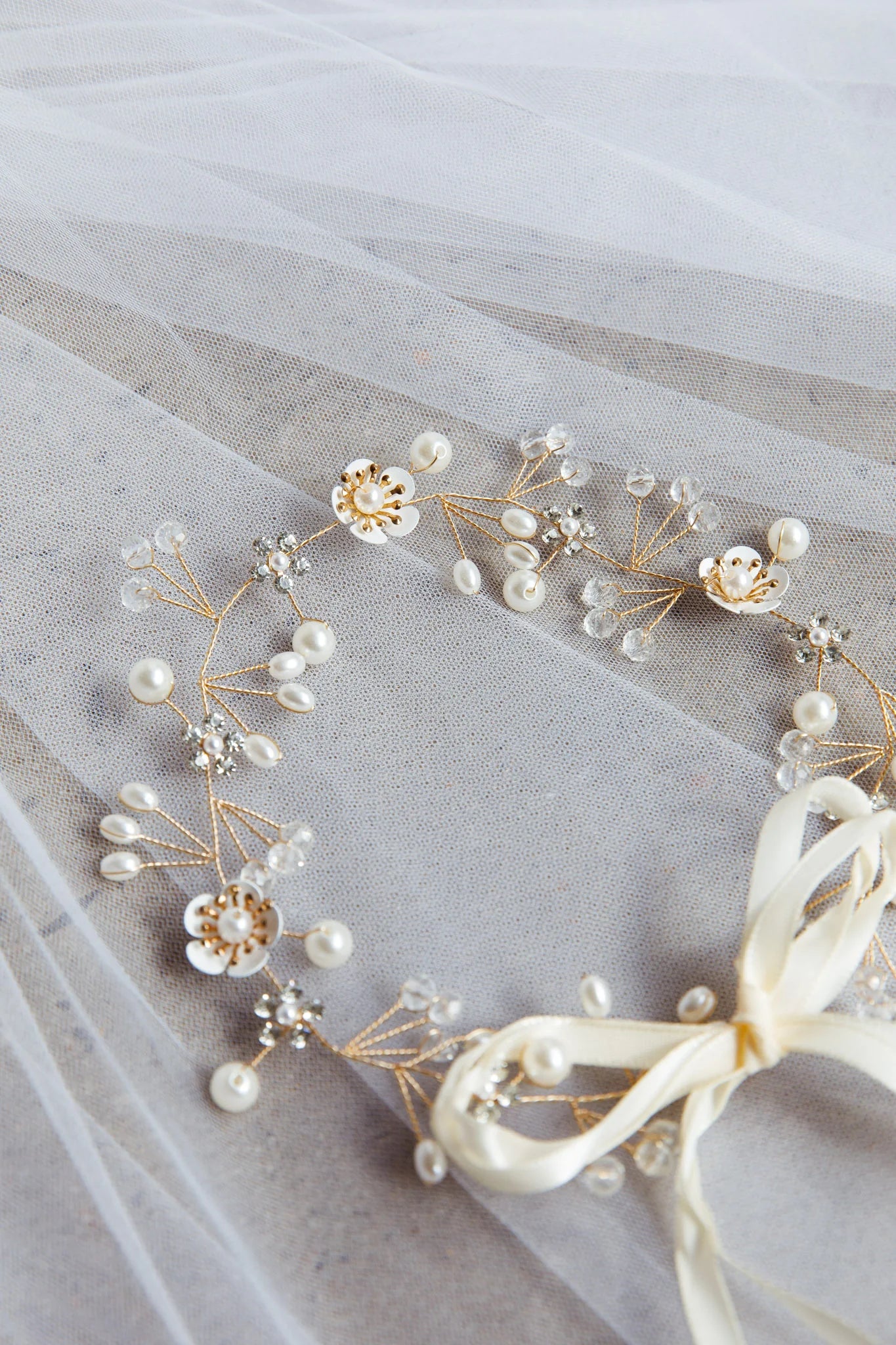 Flower & Pearl Wire Headband Gold
