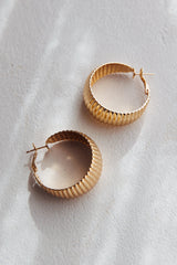 Laureen Ribbed Hoop Earrings Gold
