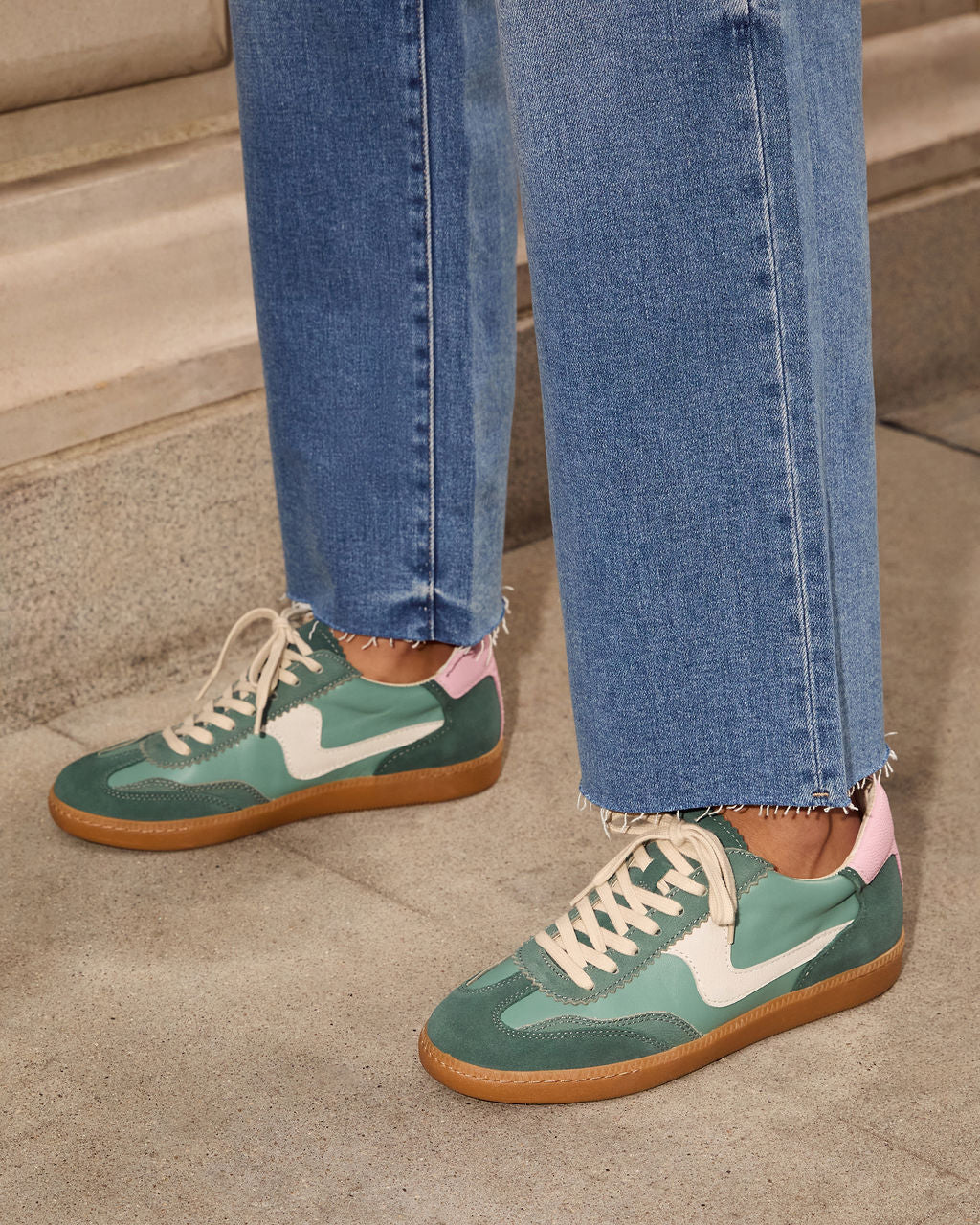 Right Catch Sneakers