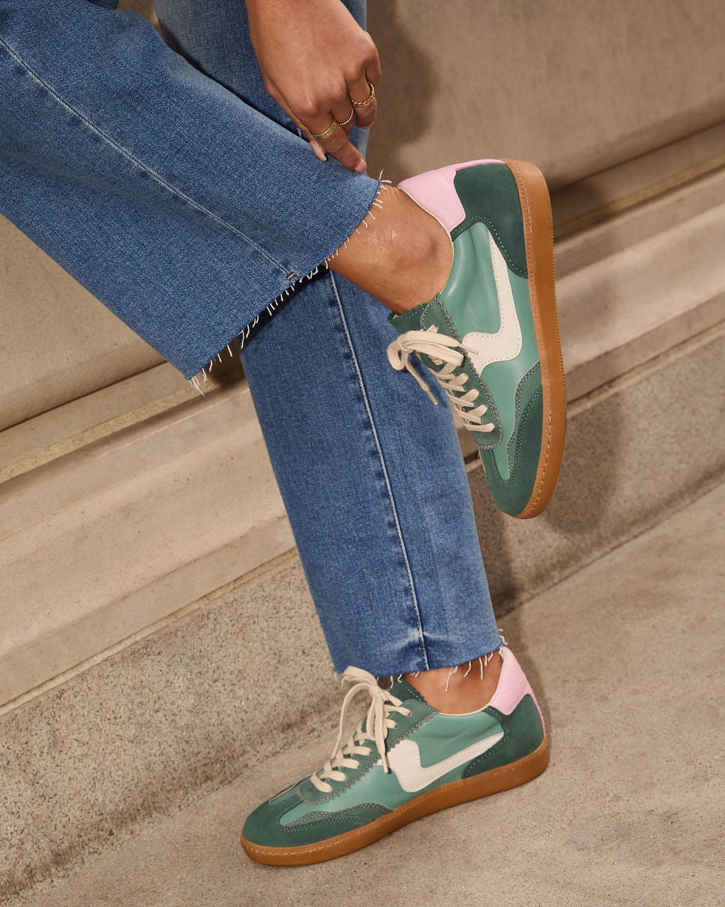 Right Catch Sneakers